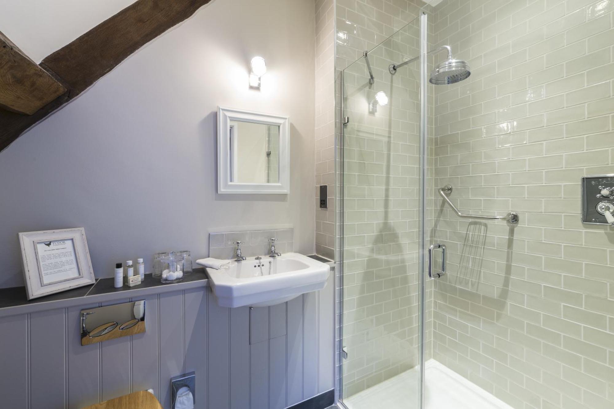 Clearwell Tudor Farmhouse Hotel חדר תמונה