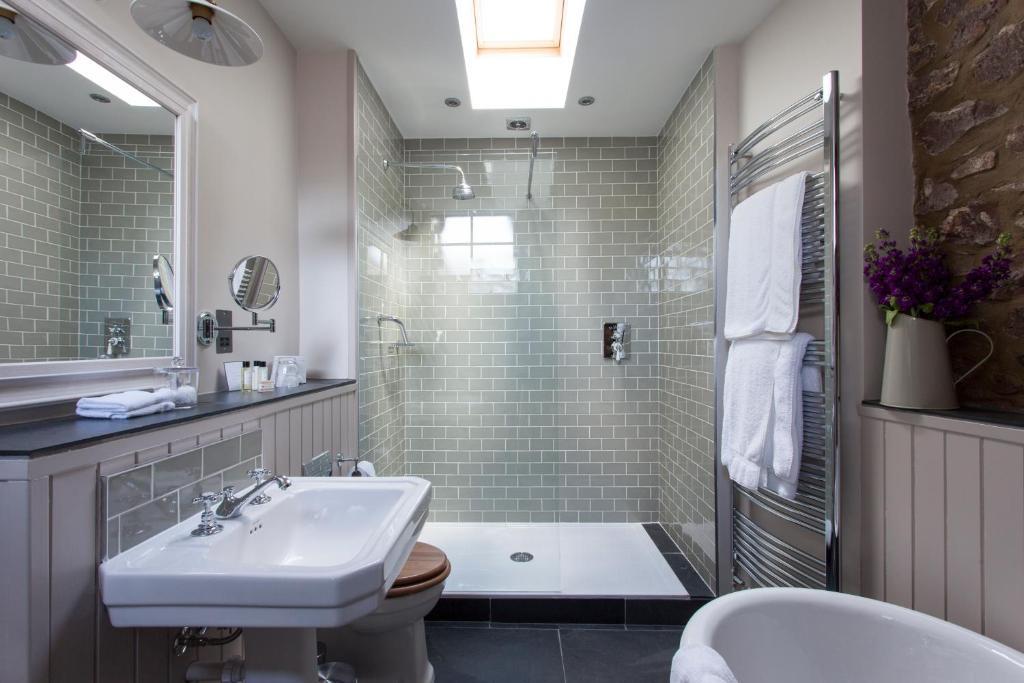 Clearwell Tudor Farmhouse Hotel חדר תמונה
